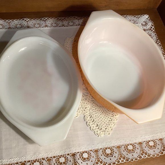 Pyrex Friendship Orange and White 1.5 qt Casserole - Picture 5 of 6